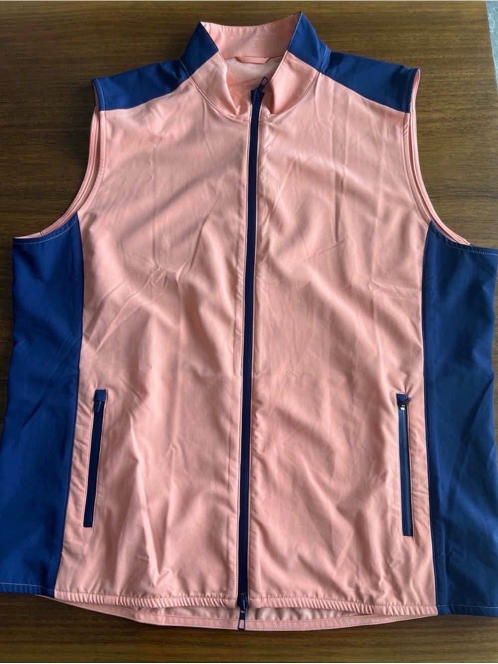 Holderness & Bourne XL Sleeveless Peach and Navy Zip-Front Vest